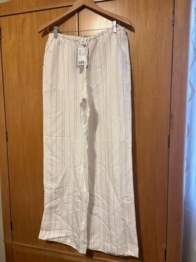 H&M WOMAN  White Striped Linen-Blend Pants with back pockets.